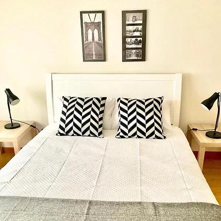 Yellow Five Apartment *
