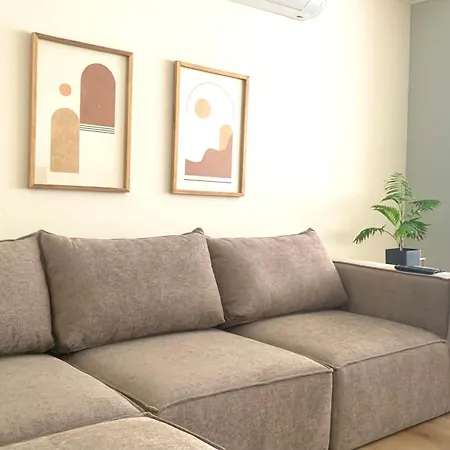 Apartment Yellow Five *
